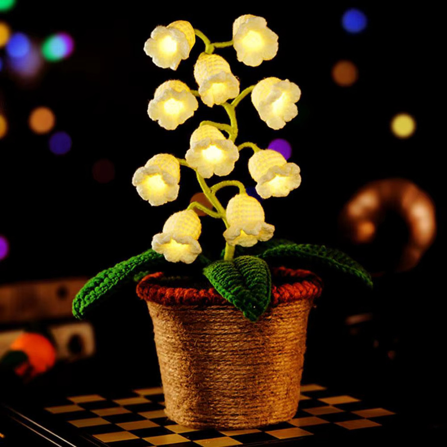 Handgefertigte Häkel-Orchidee im Topf als LED-Nachtlicht in Mehrfarbig mit warmweißem Licht für dein Schlafzimmer oder deinen Schreibtisch - Bild 4