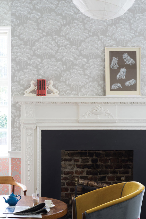 Farrow & Ball Tapete Hornbeam Purbeck Stone Ammonite Wevet in Grau mit floralem Botanik-Design - Bild 1