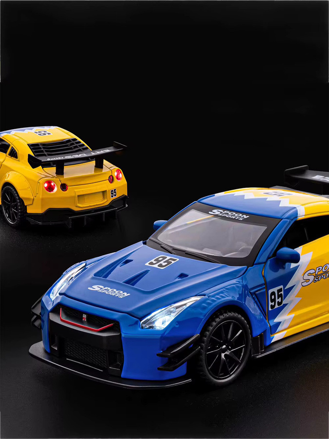 RMZ city GTR R35 Modellauto, 1:32 Maßstab, mit Sound und Licht, Rückziehfunktion, Öffnende Türen - Bild 4