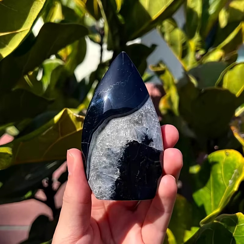 CrystalHola Schwarzer Onyx Geode Achat Ornament – Natürliche kegelförmige Mineralien Dekoration in Schwarz - Bild 6