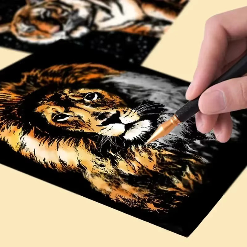 4er-Set A4 Scratch Art DIY Malsets mit bunten Tier- und Nachtmotiv-Motiven wie Löwe, Wolf und Flamingo in Mehrfarbig - Bild 3