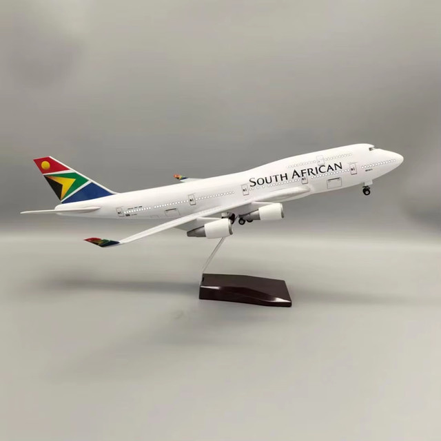 ZOCO South African Airlines 747 B747 Dreamliner-Flugzeug, Kunststoffmodell, Maßstab 1:150, mit LED und Radmodellbausatz - Bild 1