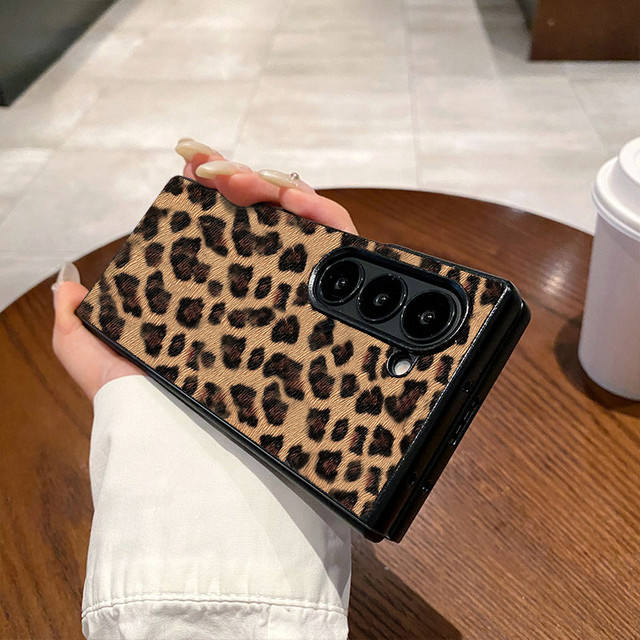 Leopard Muster Handyhülle aus hartem PC für Samsung Galaxy Z Fold 7 6 5 4 3 5G in Braun und Multicolour, ultra dünne Luxus Stoßfest Schutzhülle - Bild 1
