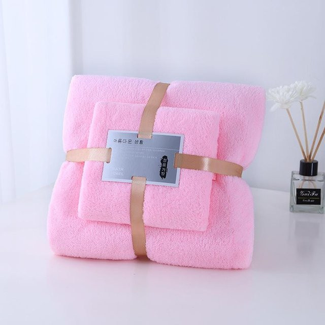 XYNN Handtuch-Set aus Coral Velvet in Rosa, 2-teiliges Set aus Badetuch und Gesichtstuch, superweich und schnelltrocknend - Bild 1