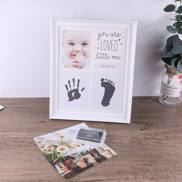 Ylsteed Neugeborenen-Fotorahmen mit Stempelkissen für Hand- und Fußabdrücke in Weiß - Bild 1