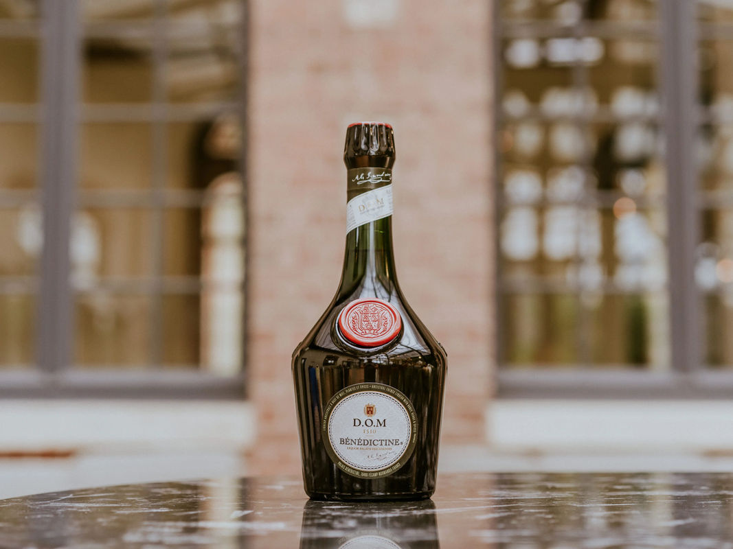 Dom Bénédictine Kräuterlikör, Frankreich, 40% Vol., 0,7 l - Bild 2