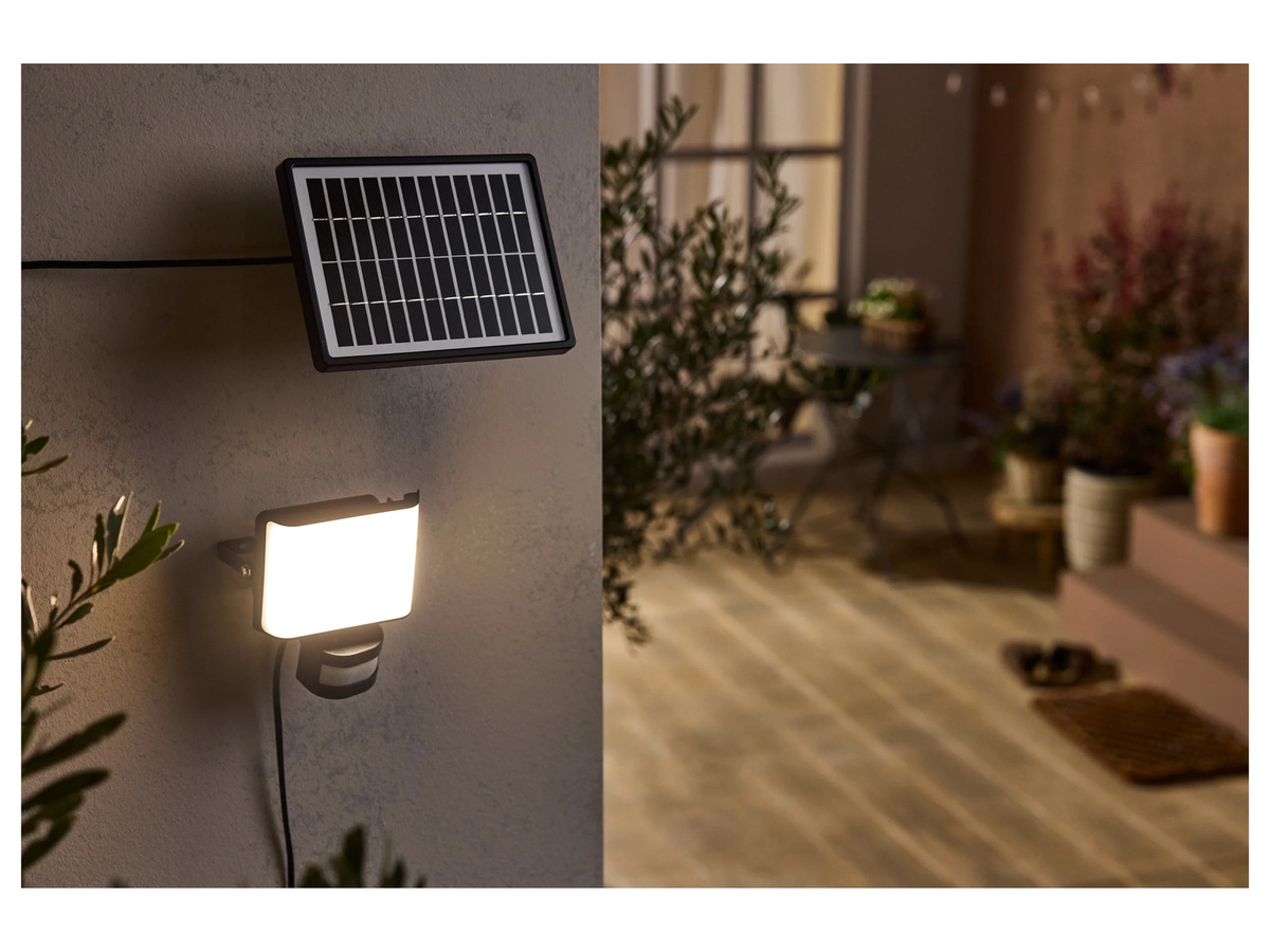 LIVARNO LED-Solarstrahler mit Bewegungsmelder in Schwarz - Bild 2