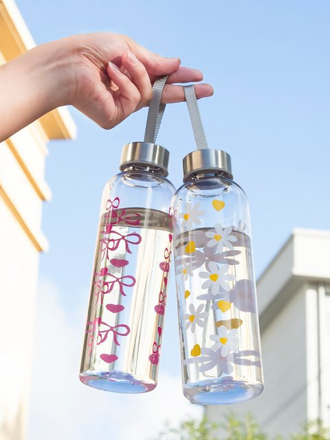 YOCITY Wasserflasche Little Daisy aus Kunststoff, transparent mit floralem Design, 550 ml, auslaufsicher mit Schraubverschluss - Bild 1