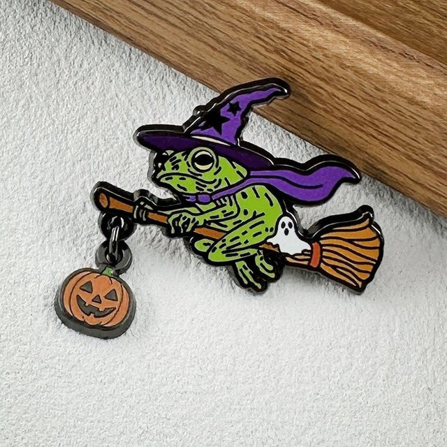Anhänger Frosch-Hexen-Emaille, Besen-Kürbis-Geister - Bild 1