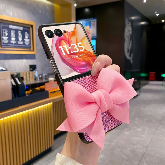 Stoßfeste 3D-Handyhülle mit rosa Strick-Schleife und Glitzer-Gitter-Design für Motorola Razr 40, 50, 60 und 70 Ultra - Bild 1