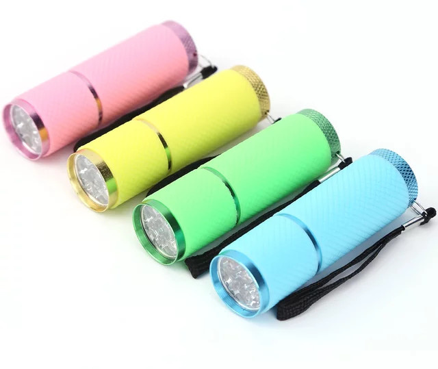 APWIKOGER Mini LED Taschenlampe aus Aluminiumlegierung mit 9 LEDs für Outdoor, Camping und Nachtfischen inklusive Lanyard - Bild 1