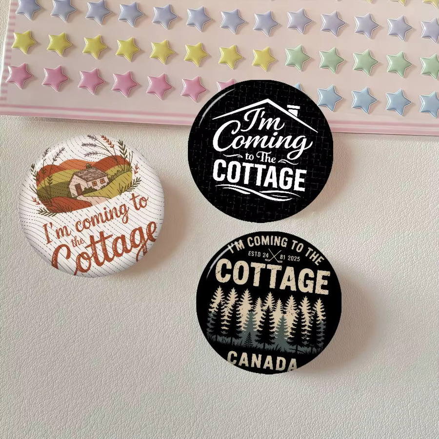 Kayou Brosche, I'm Coming To The Cottage Anime Button Pin - Bild 2