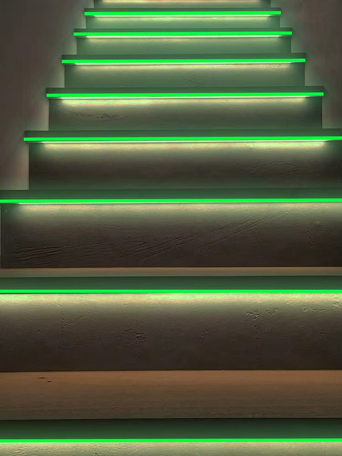 Reflektierendes fluoreszierendes Klebeband in Grün als leuchtendes Anti-Rutsch-Band für Treppen und Boden zur Sicherheit im Dunkeln - Bild 7