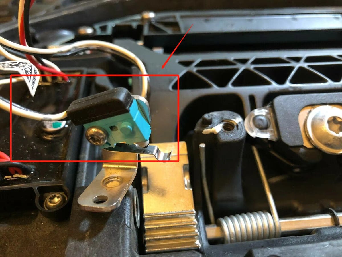 Tesla Model S Türgriff-Upgrade-Reparaturset mit Mikroschalter, Kabelbaum, Griffpaddel und Türverkleidungsclips - Bild 2