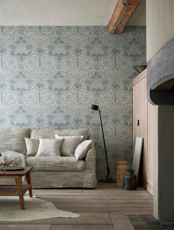 Morris & Co. Tapete Pure Honeysuckle & Tulip in Cloud Grey und Blue - Bild 2