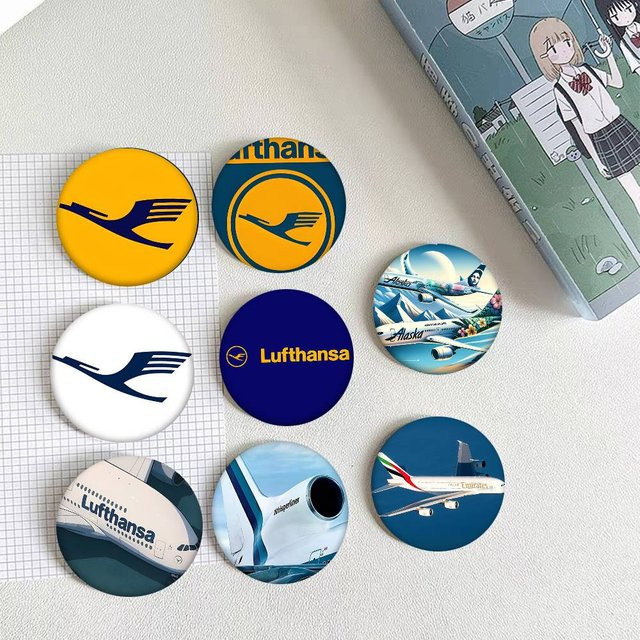 Brosche Lufthansa-Cartoon-Stil, Emaille, Unisex - Bild 1