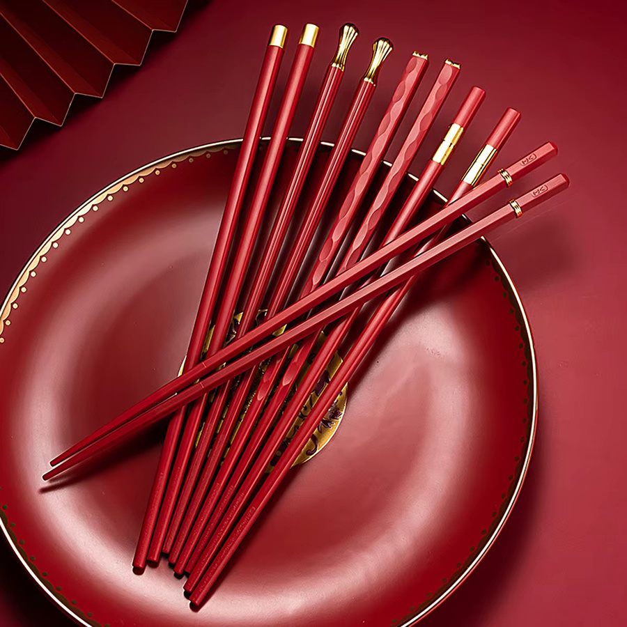 5 Paar AJOYOUS Essstäbchen aus Kunststoff mit rutschfestem Griff in Schwarz, Gold und Rot - Bild 2