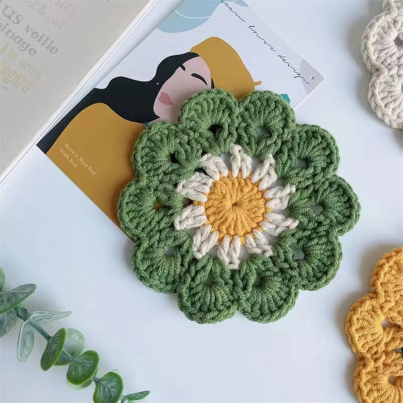 Handgefertigte Blumen-Häkel-Untersetzer in Gelb und Multicolour für Kaffeetassen und Desktop-Dekoration - Bild 3