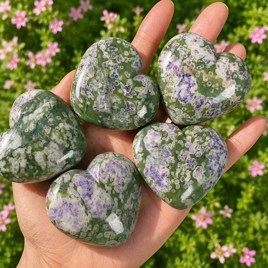 CrystalHola Jade-Herz mit Schneeflocken-Schnitzerei in Grün, polierter Edelstein als Heilstein und Dekorationsobjekt - Bild 3
