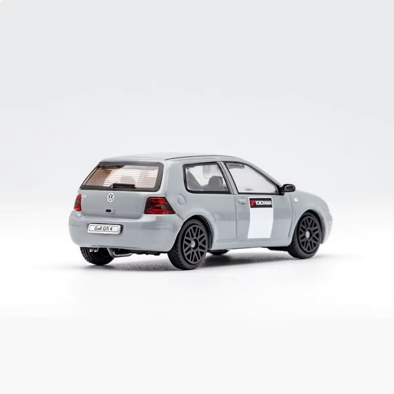 MAKEDA Golf R GTI MK4, Sportwagen-Modell, 1:64, Metall, Grün, Grau - Bild 1