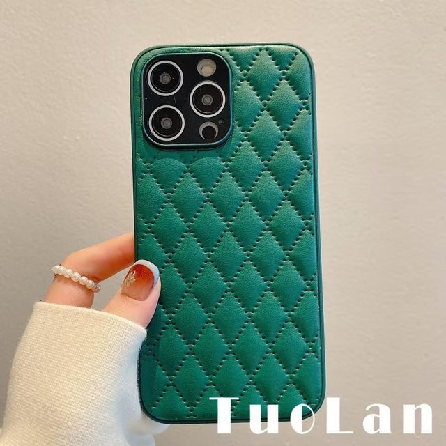 QINUO Luxus iPhone Hülle mit Diamantgittermuster aus Leder und Metallkameraschutz in Grün - Bild 1