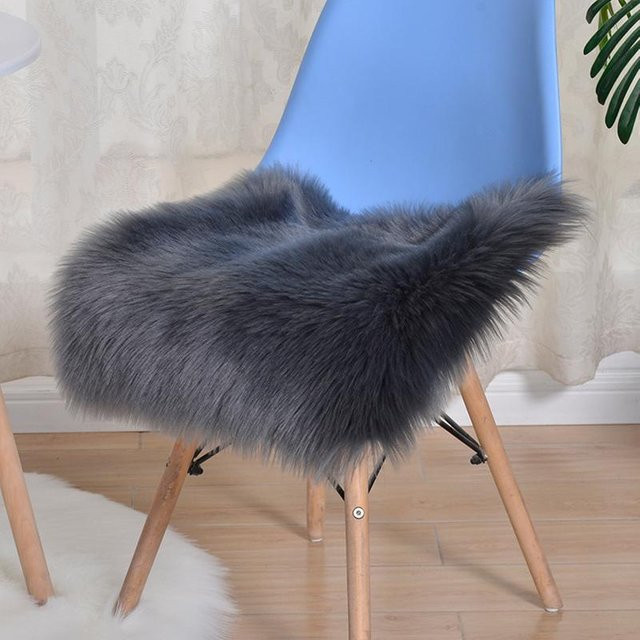Weiches Sitzkissen aus Kunstwolle von 12Amanda Accessory in Grau, quadratisch, B/B: 45 x 45 cm, waschbar - Bild 1