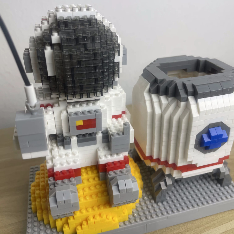 Knew Built Luminous Astronaut Moon Micro Brick Bausteine Set, Weltraum - Bild 2