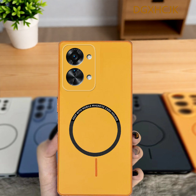 Stoßfeste magnetische Handyhülle für OnePlus Nord 2T aus hartem Silikon in Schwarz und Orange - Bild 1