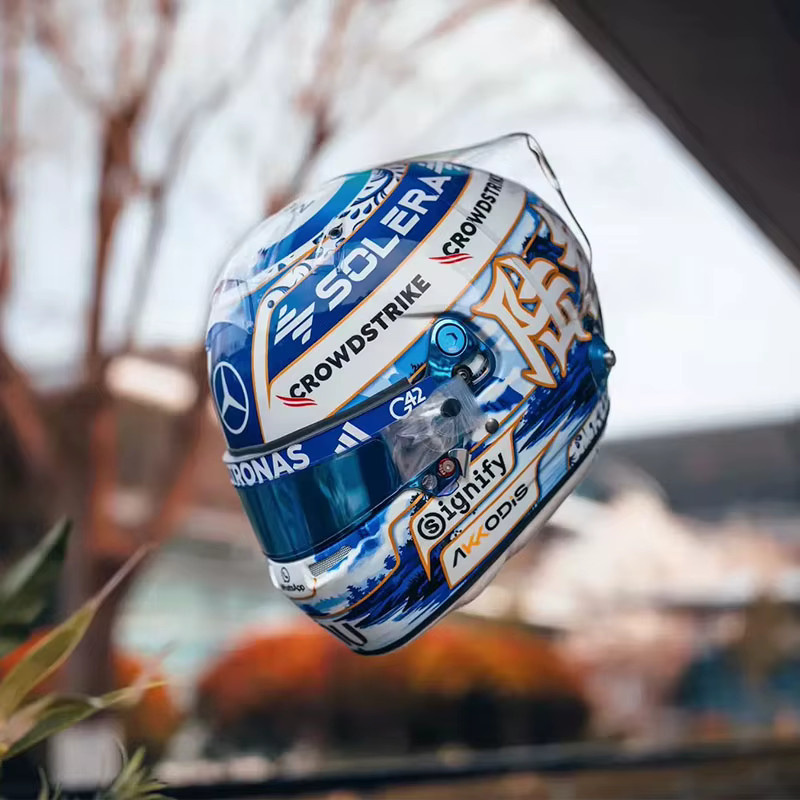 Bburago George Russell 2026 Chinesische GP Sonderedition Helm-Replik, 1:5, Sammlermodell - Bild 2