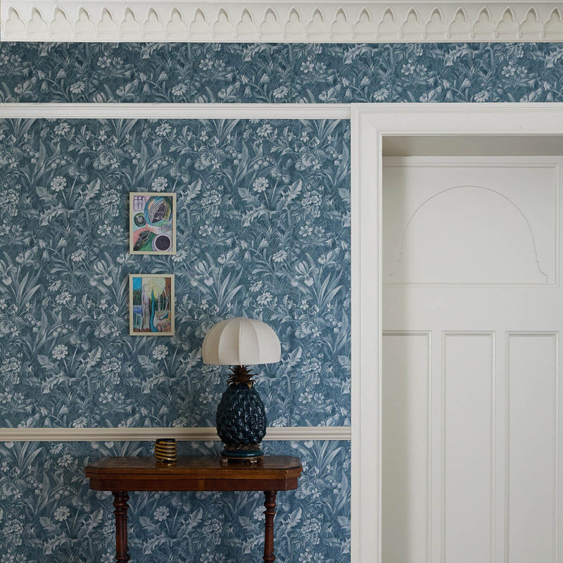 House of Hackney Tapete Beltane Euphorbia Blau Botanisches Floral Non-Woven - Bild 2