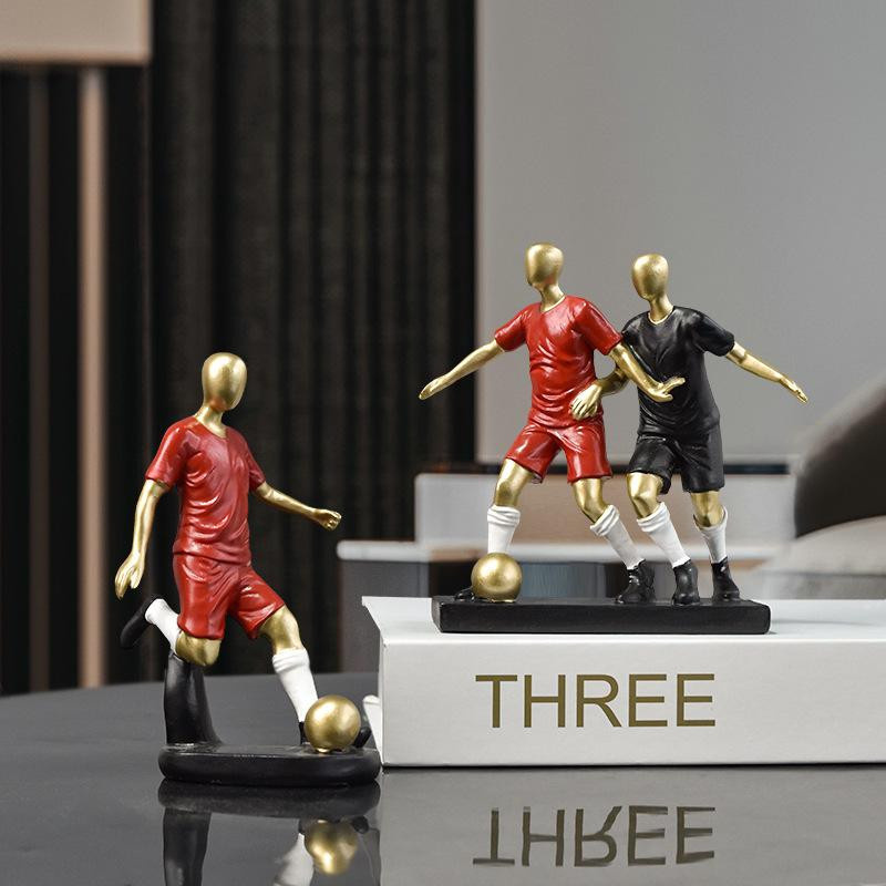 Fußballspieler-Figur aus Harz als modernes Deko-Ornament für dein Home-Office in Gold, Rot, Schwarz und Gold - Bild 2