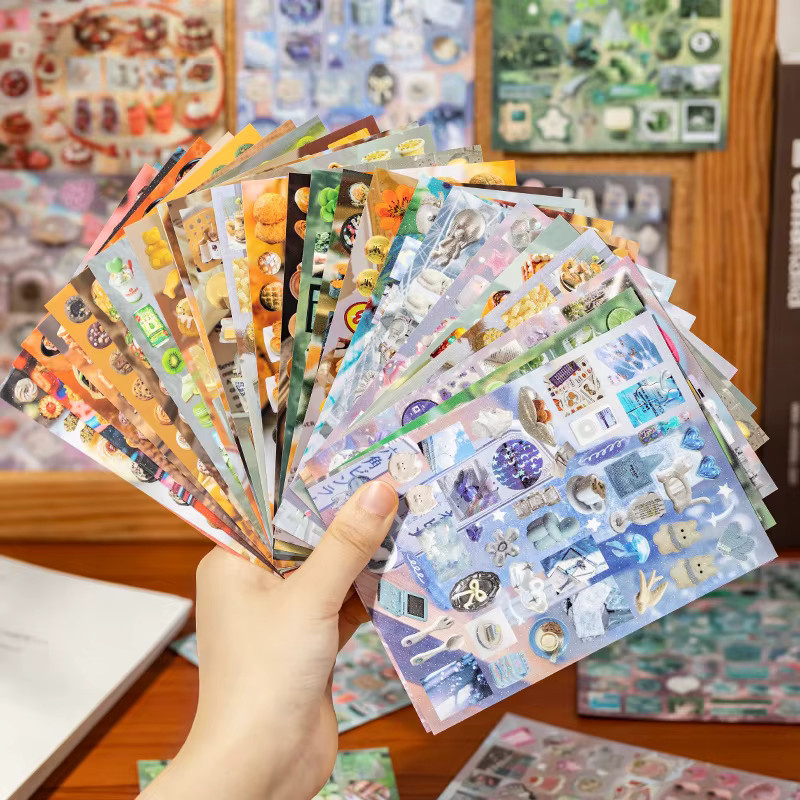 Dekoratives Stickerbuch mit 30 Blatt Lebensmittel- und Spielzeugmotiven in Multicolour - Bild 2