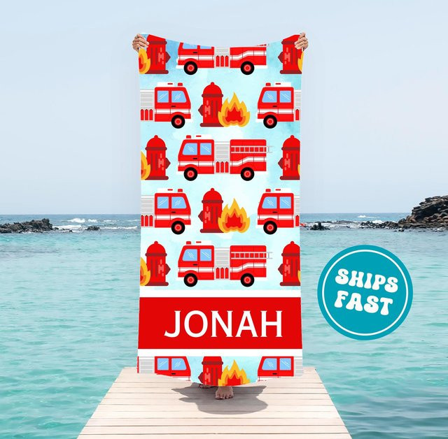 Personalisiertes Feuerwehr Strandtuch aus Mikrofasergewebe mit individuellem Namen, Farben: Rot, Weiß und Multicolour, B: 50 cm, L: 100 cm - Bild 1