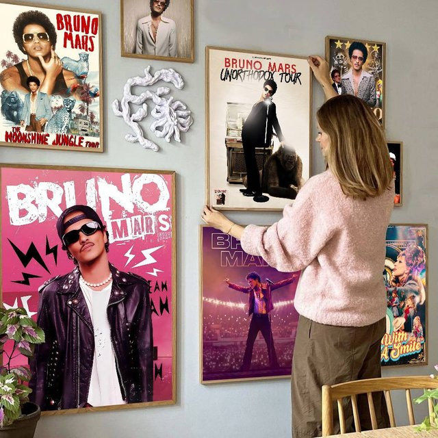 Vintage Dekorative Poster Kunstwerk Whitepaper mit Motiv von Bruno Mars und B-Bruno in Multicolor - Bild 1