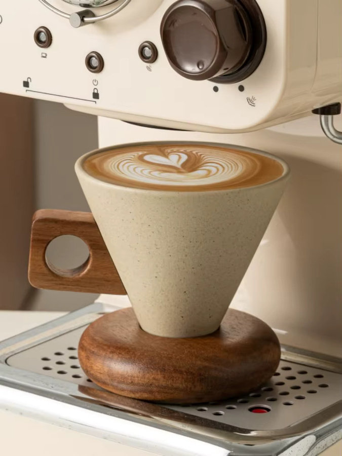 JUSTINLAU Keramik-Kaffeetassen-Set mit Löffel und Holzsockel in Beige - Bild 6