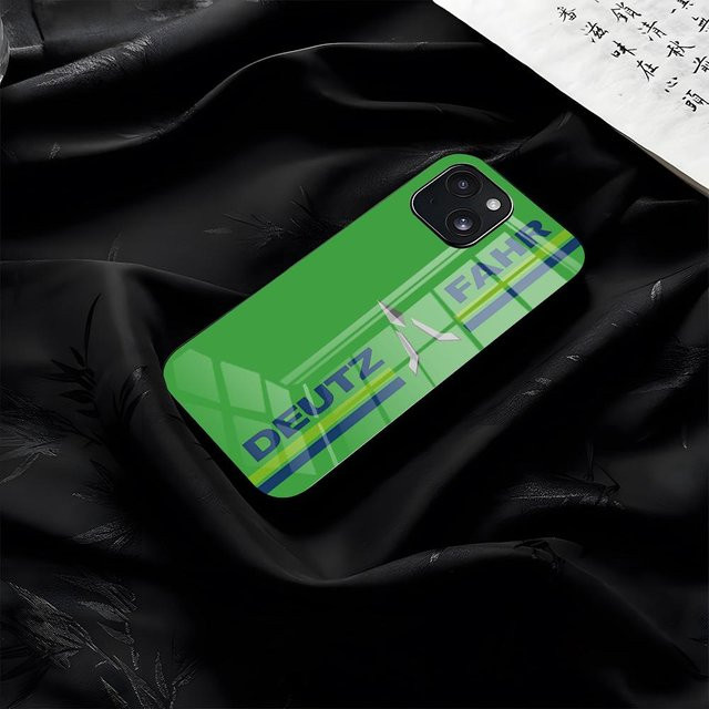 Handyhülle mit Deutz Traktor Motiv für iPhone 17 Pro Max 16 15 14 13 11 Plus inklusive Glasabdeckung in Grün - Bild 1