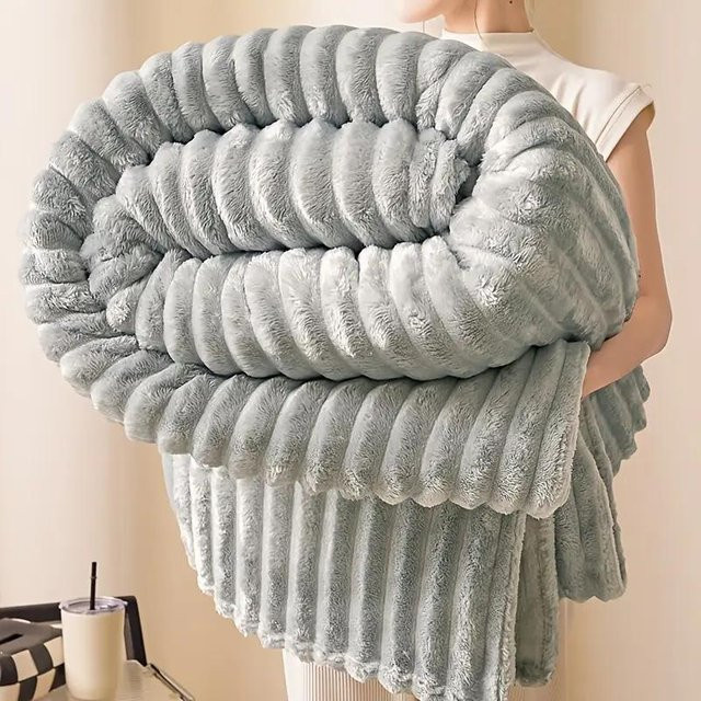 Resplendent Home Plüsch-Fleece-Decke mit Rippstruktur in Beige und Grau, B/H: 200 x 230 cm und 70 x 100 cm - Bild 1