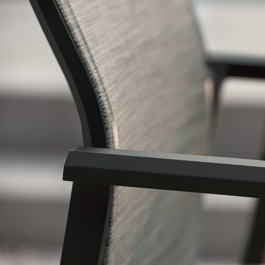 Stern Stapelsessel Kari mit hoher Rückenlehne aus Aluminium in Schwarz Matt und Textilbezug Leinen Grau - Bild 3