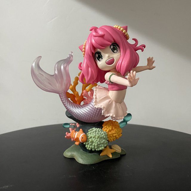Bandai Spy x Family Anya Forger Q-Version Meerjungfrau PVC Figur Multicolor Desktop Ornament - Bild 1