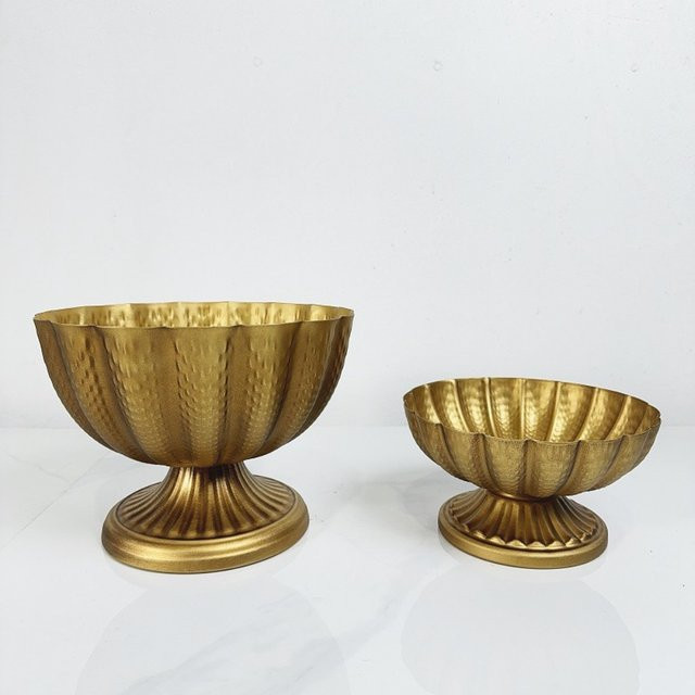Vintage Blumentopf aus Schmiedeeisen in Gold für deine Pflanzen und Dekoration - Bild 1