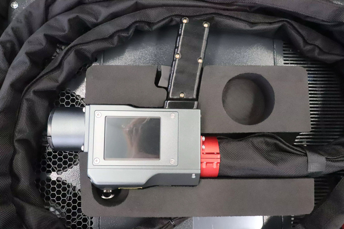 ACCTEK 300 W professioneller Laserreiniger mit Pulslaser zur Rostentfernung und zum Entfernen von Farben von Holzmöbeln - Bild 2