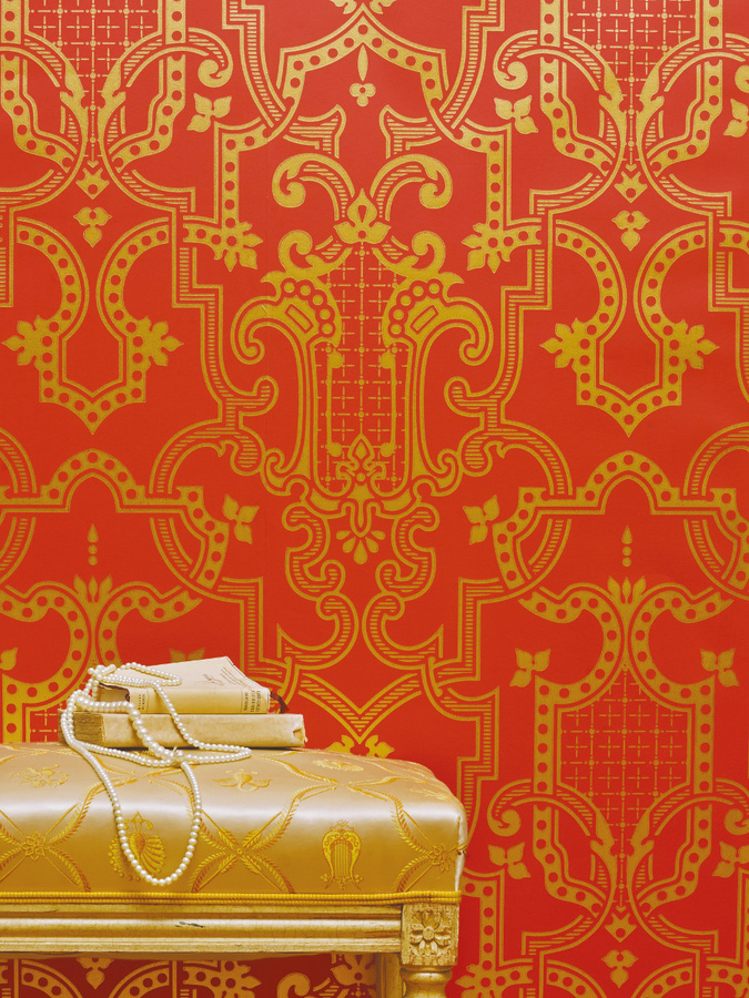 Isidore Leroy Tapete Theodore in Rot und Gold mit geometrischem Muster und Glanzeffekt - Bild 1