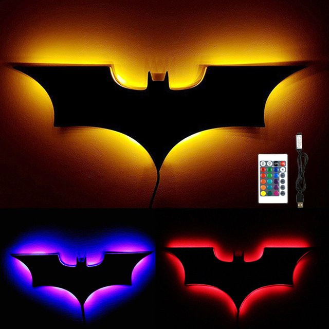 Dekorative 3D-Fledermaus-LED-Wandleuchte in Schwarz mit RGB-Multicolor-Effekt und Fernbedienung - Bild 1
