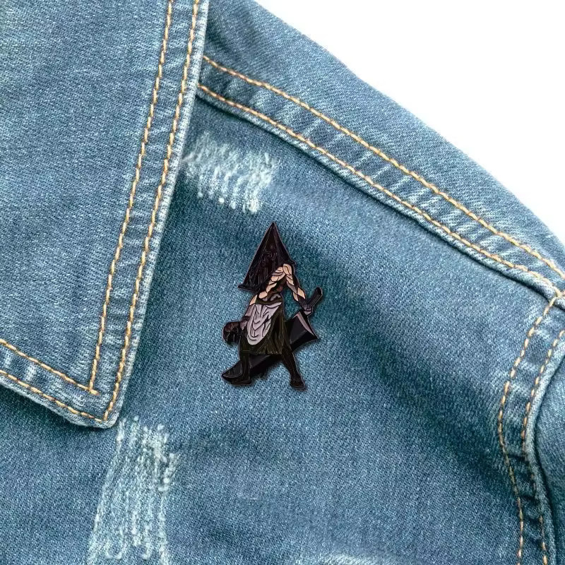 YiYuYiHua 3er-Set Silent Hill Pyramid Head Emaille-Pins, Unisex - Bild 3