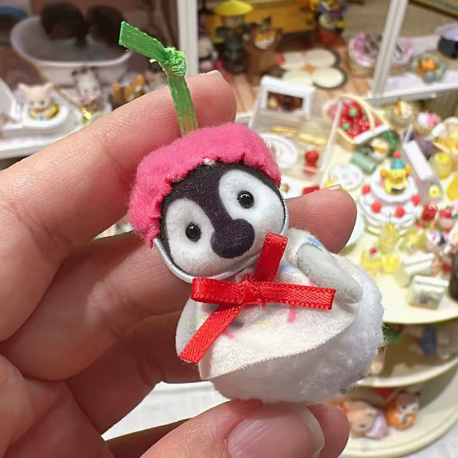 Sylvanian Families Biber-Baby Figur aus Plüsch und Textil in Mehrfarbig - Bild 2