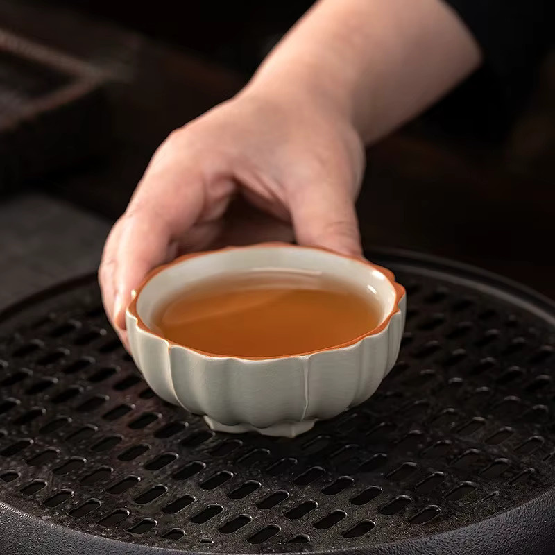 Handgefertigte Ruyao Keramik-Teetasse mit Crackle-Glasur in Beige und Weiß für die Teezeremonie - Bild 2