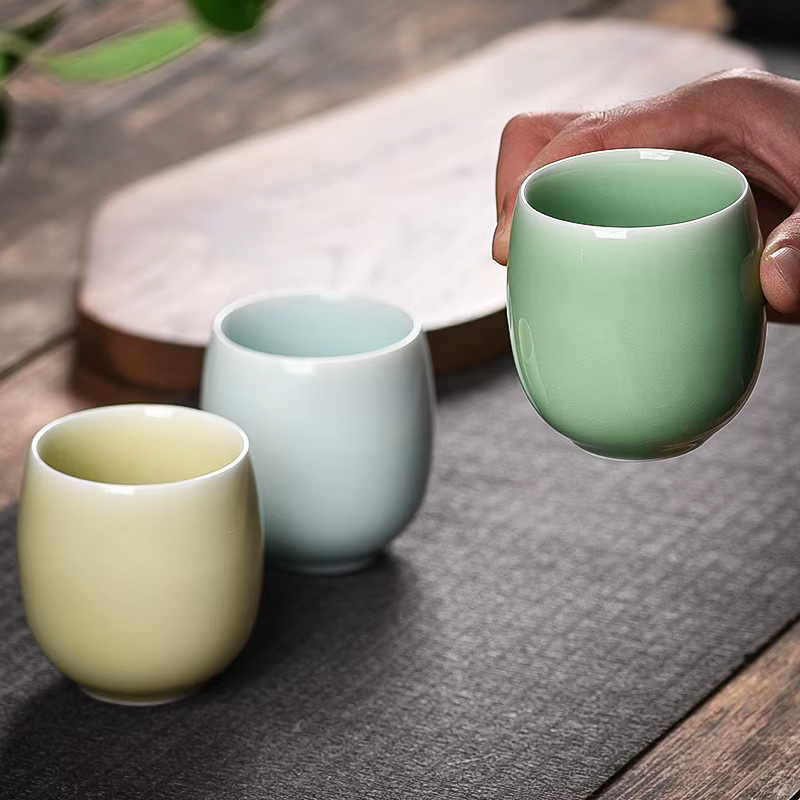 Handgefertigte Keramik-Teetasse mit Eis-Crackle-Glasur in Multicolour für dein Gongfu-Teeset - Bild 4