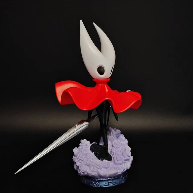 Hollow Knight Wespenmädchen Statue mit Sockel, ab 14 Jahren - Bild 1