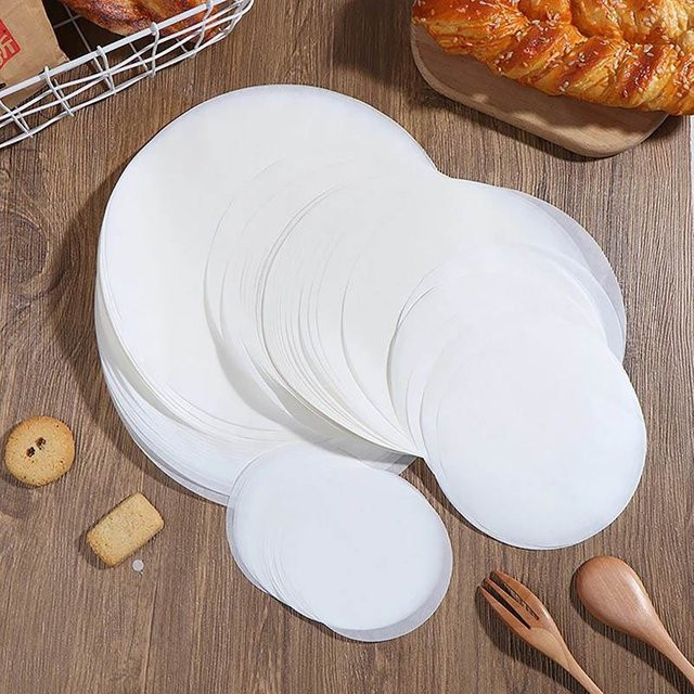 100 Stück runde Backpapierbögen von ouhoe in Weiß, antihaftbeschichtet und ölbeständig als Patty-Trennpapier für Burger und Kuchen - Bild 1
