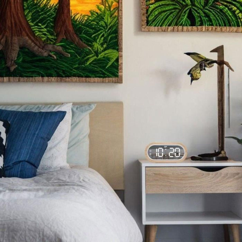Digitaler Wecker ACUNA von CGV in Beige mit ovalem Gehäuse aus Massivholz im skandinavischen Design - Bild 2